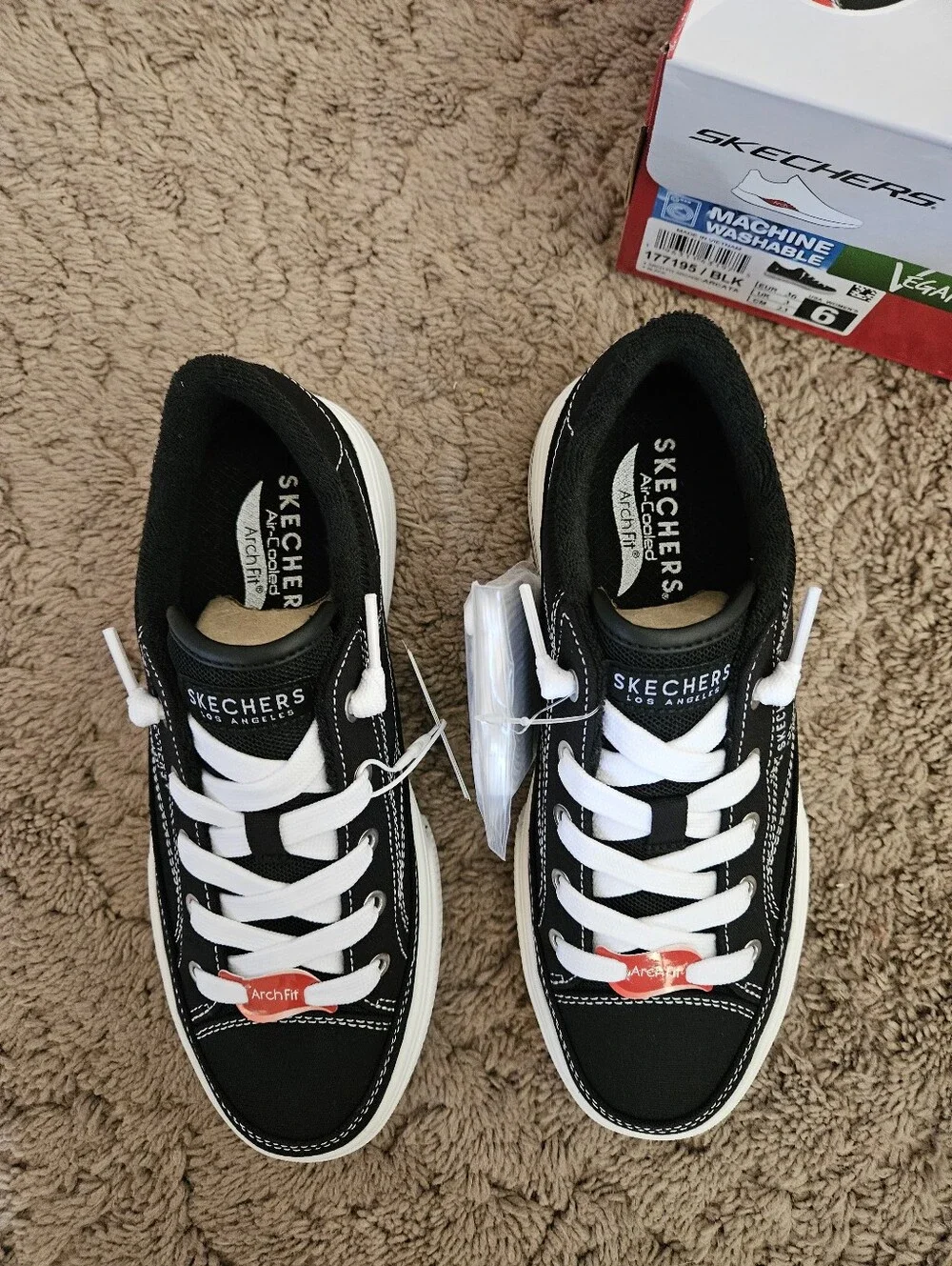 NWT ☆ Skechers Arc Fit Arcade Shoes, Size 6. Brand NEW! - Picture 3 of 5
